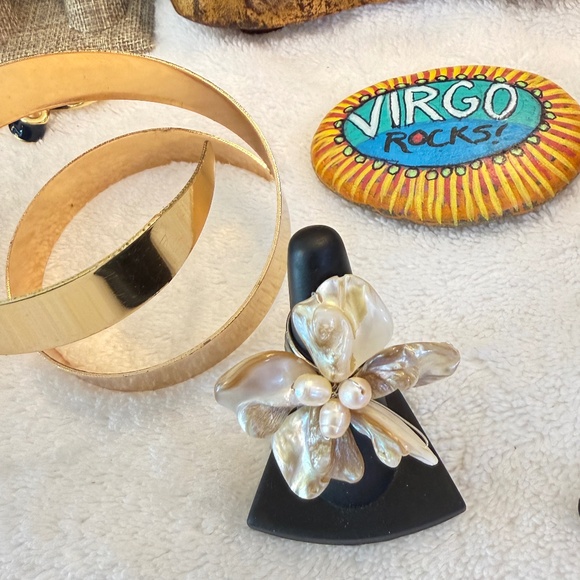 Come dig with me. Unlisted gorgeousness in every price range. - Picture 12 of 17